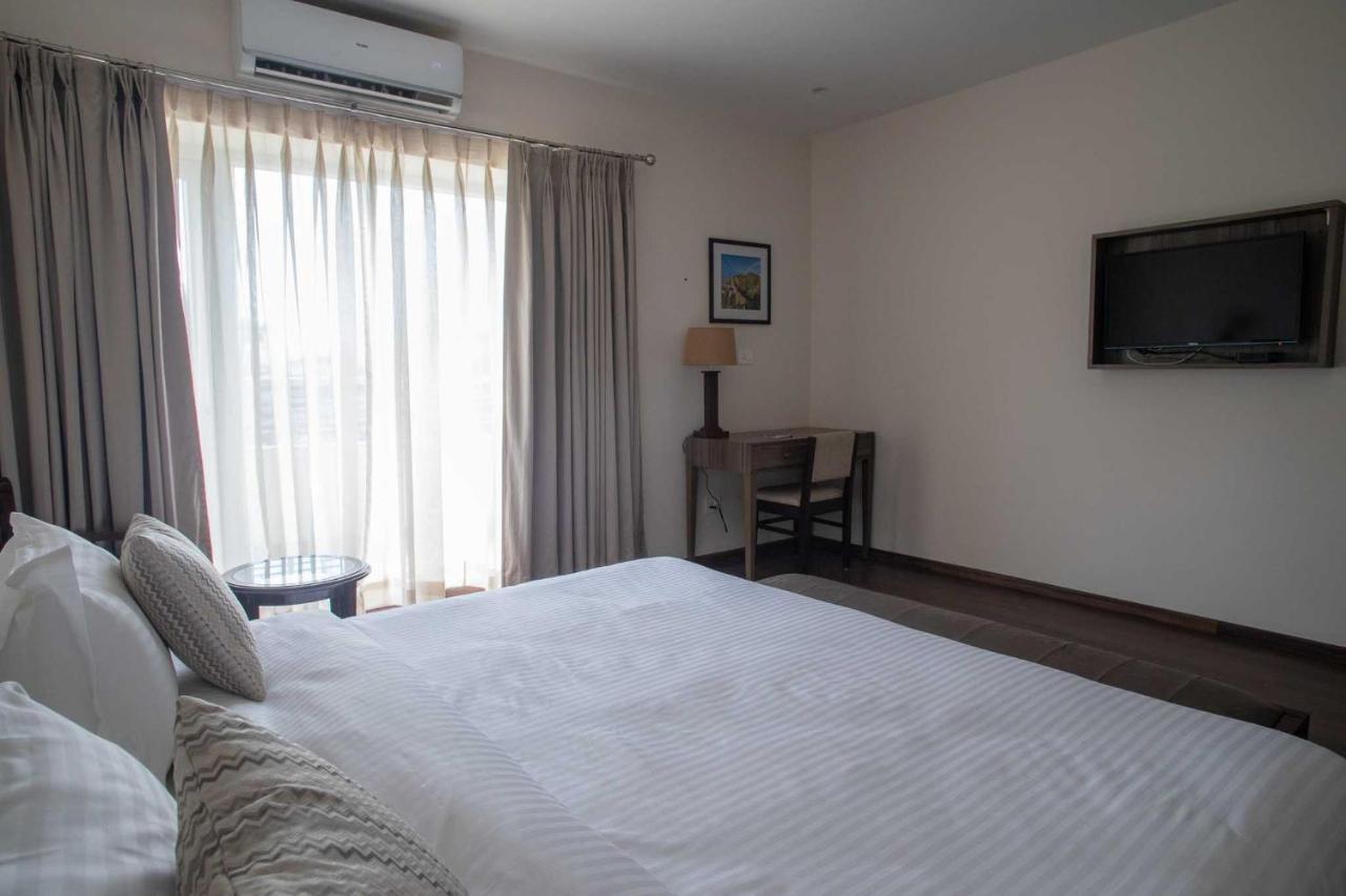 Hotel Alaya Dehradún Kültér fotó