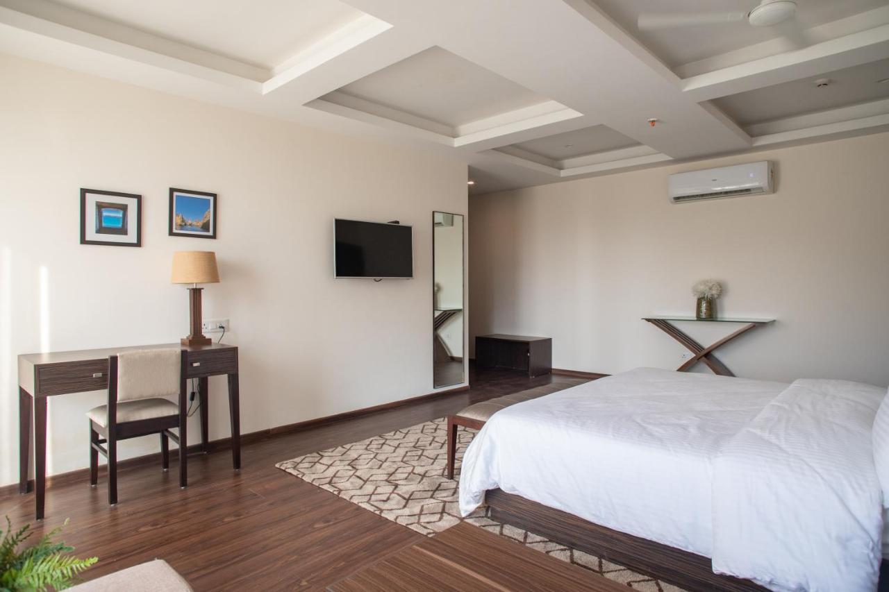 Hotel Alaya Dehradún Kültér fotó