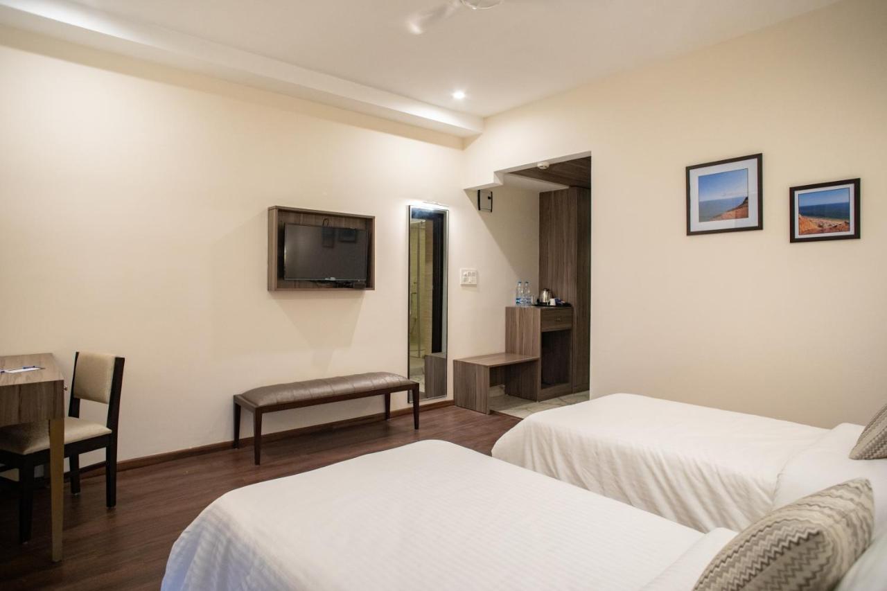 Hotel Alaya Dehradún Kültér fotó