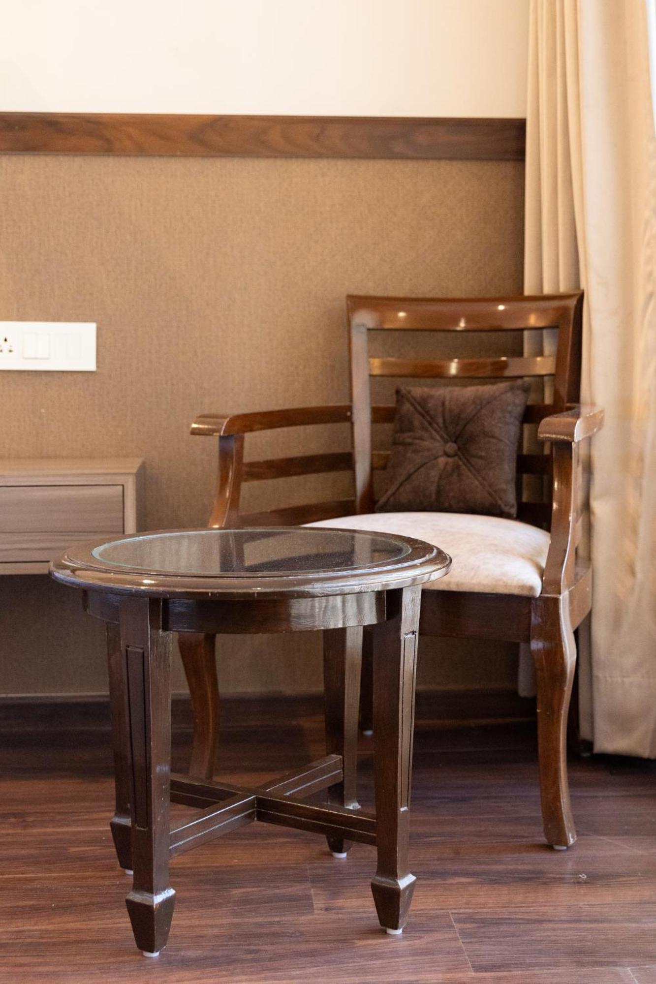 Hotel Alaya Dehradún Kültér fotó