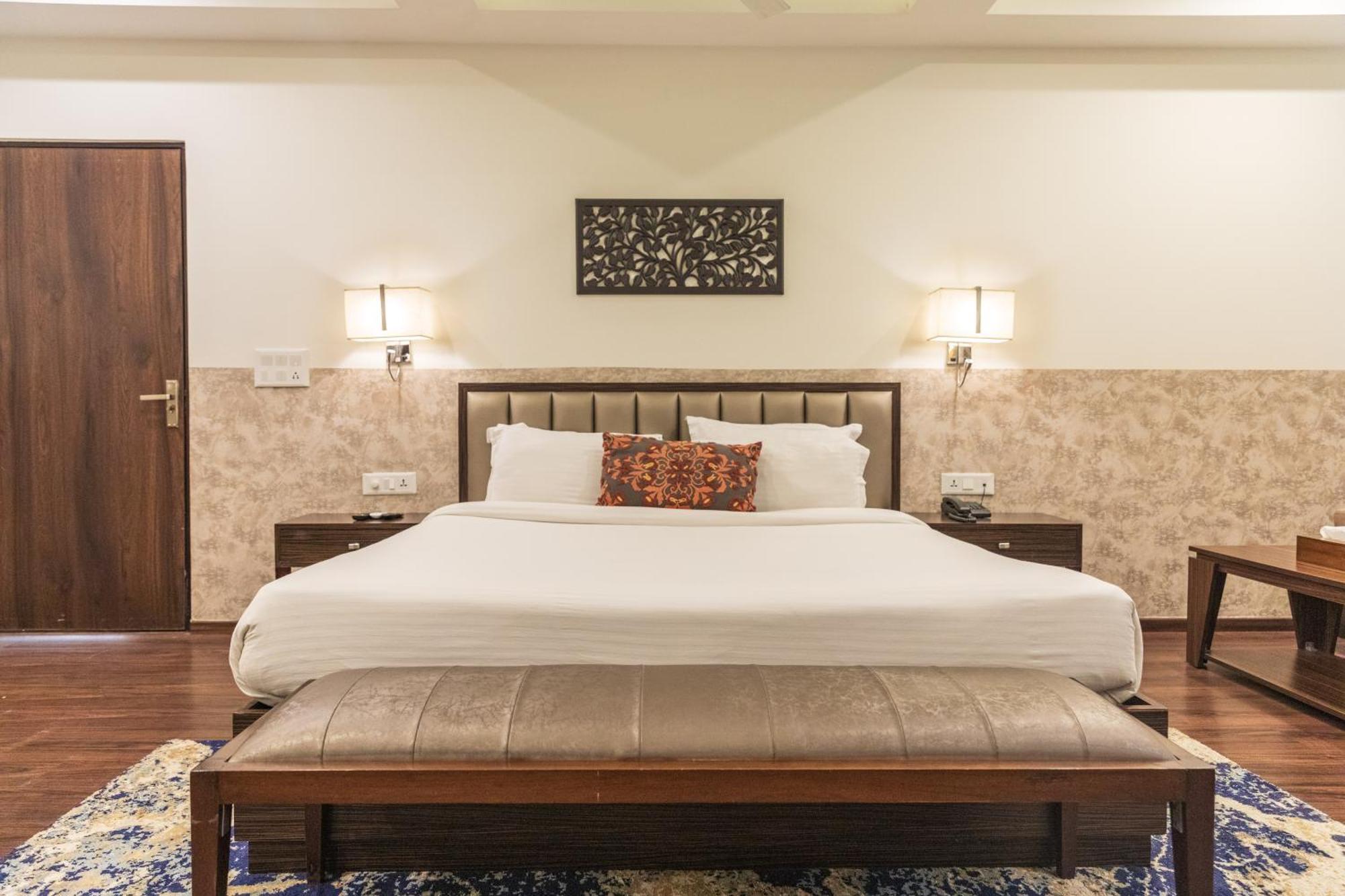 Hotel Alaya Dehradún Kültér fotó