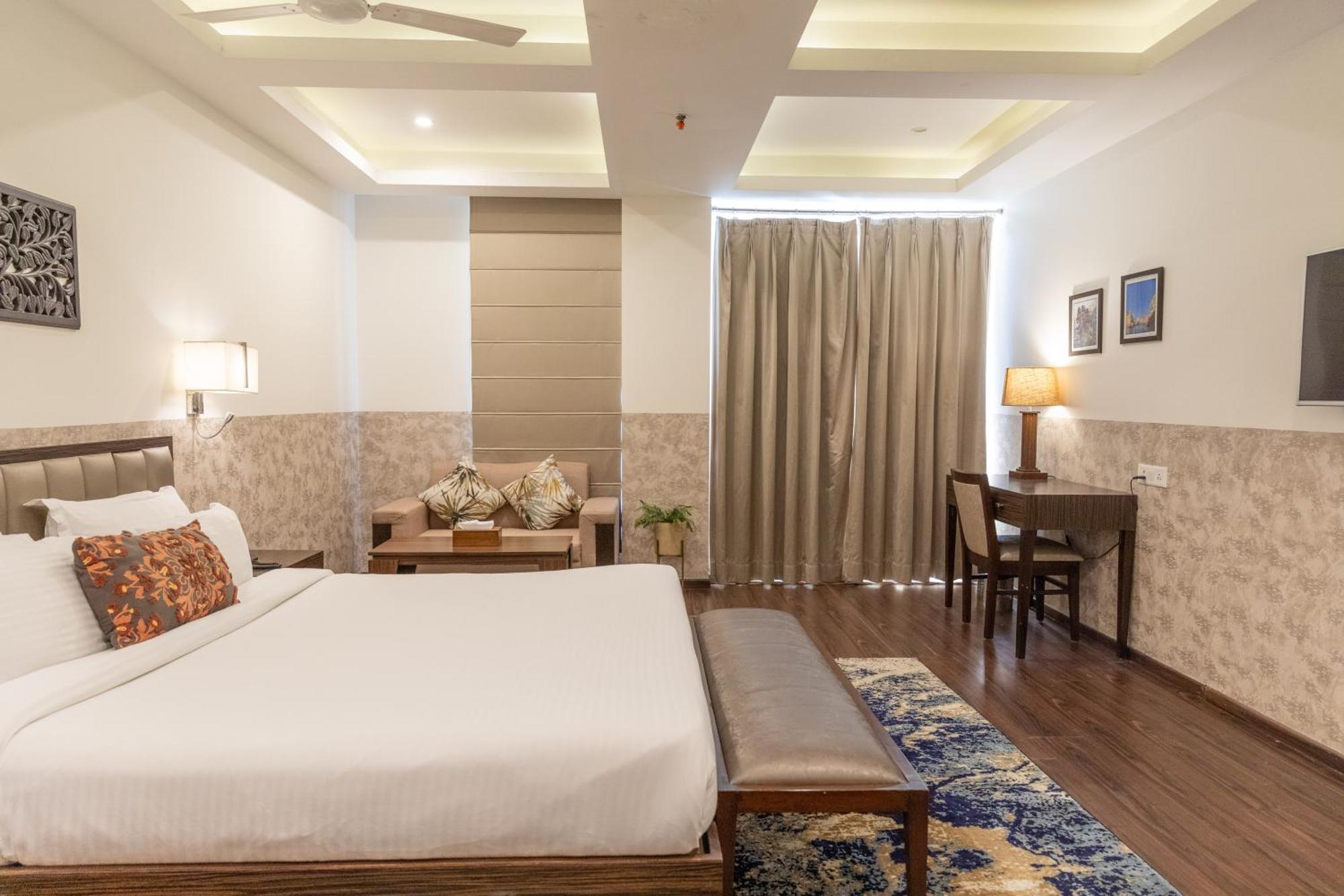 Hotel Alaya Dehradún Kültér fotó